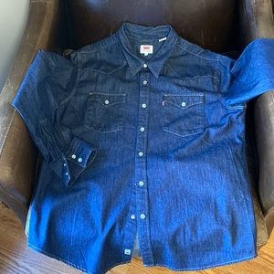 Really cool Levi’s denim pearl snap western style shirt